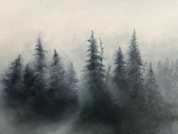 Mlžný les je menší obraz, který zachycuje pohled do dálky na lesnaté kopce. Kompozice obrazu je jednoduchá – hlavním prvkem jsou vrcholky stromů, zahalené do husté mlhy.