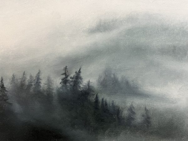 Mlžný les je menší obraz, který zachycuje pohled do dálky na lesnaté kopce. Kompozice obrazu je jednoduchá – hlavním prvkem jsou vrcholky stromů, zahalené do husté mlhy.